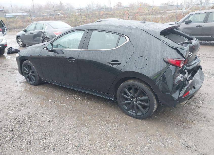 Photo 3 of 2021 Mazda Mazda3 PREMIUM (VIN JM1BPBML2M1314978)