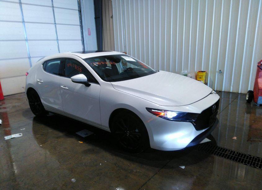 2021 Mazda Mazda3 HATCHBACK PREMIUM (VIN JM1BPBML2M1347401) main photo