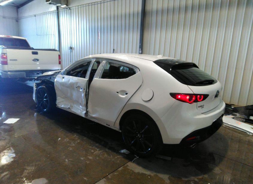 Photo 3 of 2021 Mazda Mazda3 HATCHBACK PREMIUM (VIN JM1BPBML2M1347401)