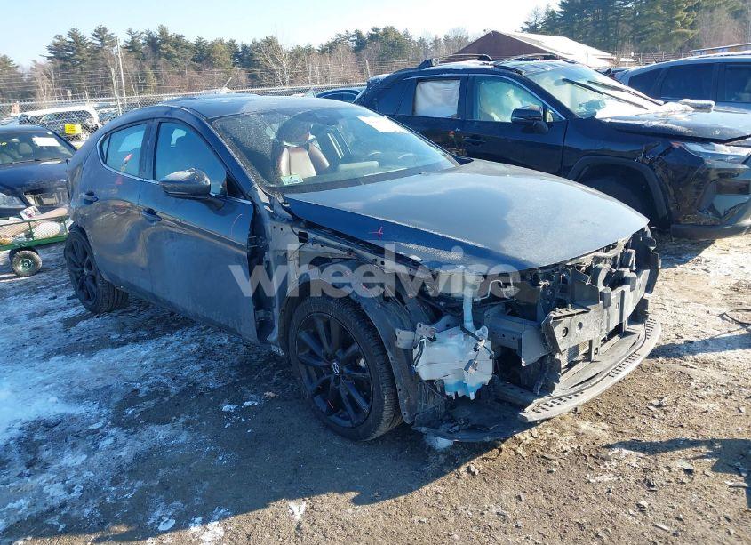 2021 Mazda Mazda3 HATCHBACK PREMIUM (VIN JM1BPBML7M1339570) main photo