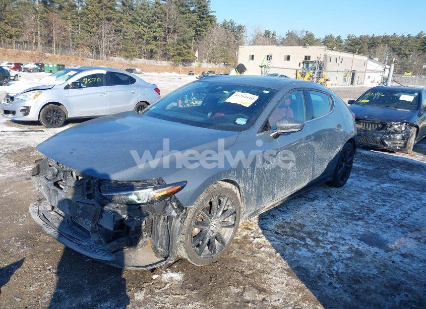 Photo 2 of 2021 Mazda Mazda3 HATCHBACK PREMIUM (VIN JM1BPBML7M1339570)