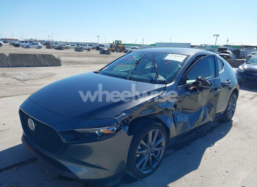 Photo 2 of 2019 Mazda Mazda3 HATCHBACK PREFERRED PACKAGE (VIN JM1BPBMM0K1133691)