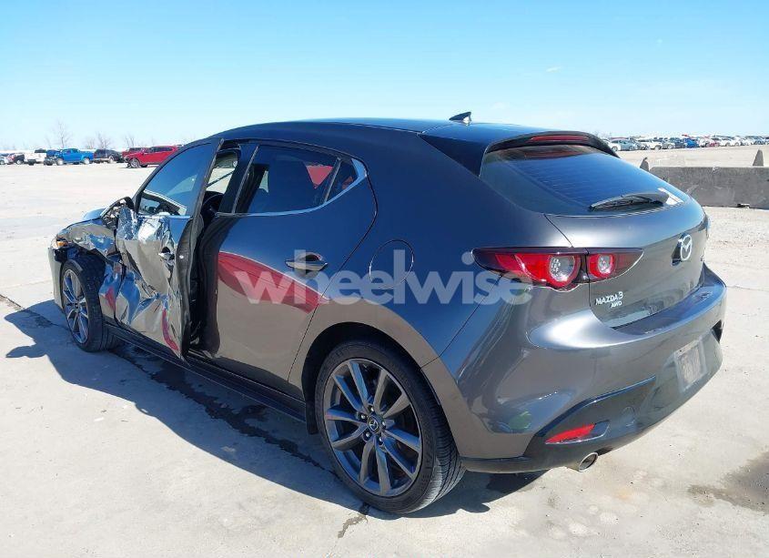 Photo 3 of 2019 Mazda Mazda3 HATCHBACK PREFERRED PACKAGE (VIN JM1BPBMM0K1133691)