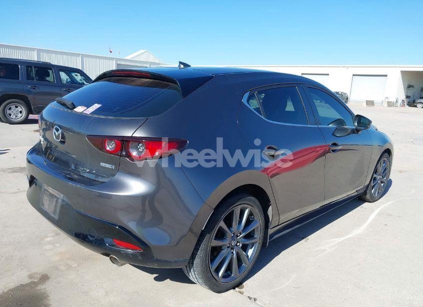 Photo 4 of 2019 Mazda Mazda3 HATCHBACK PREFERRED PACKAGE (VIN JM1BPBMM0K1133691)