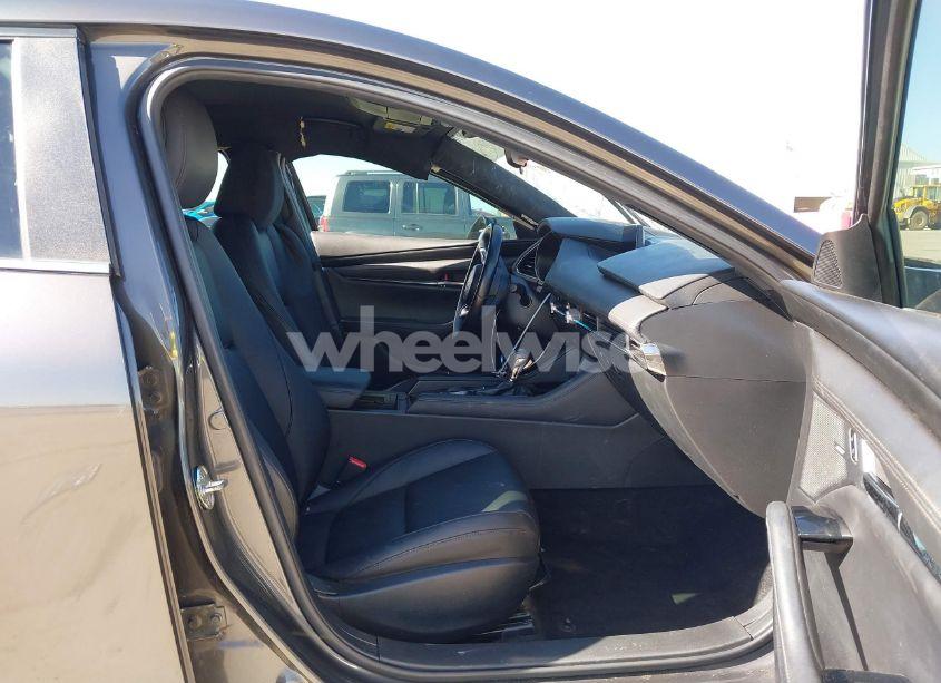Photo 5 of 2019 Mazda Mazda3 HATCHBACK PREFERRED PACKAGE (VIN JM1BPBMM0K1133691)