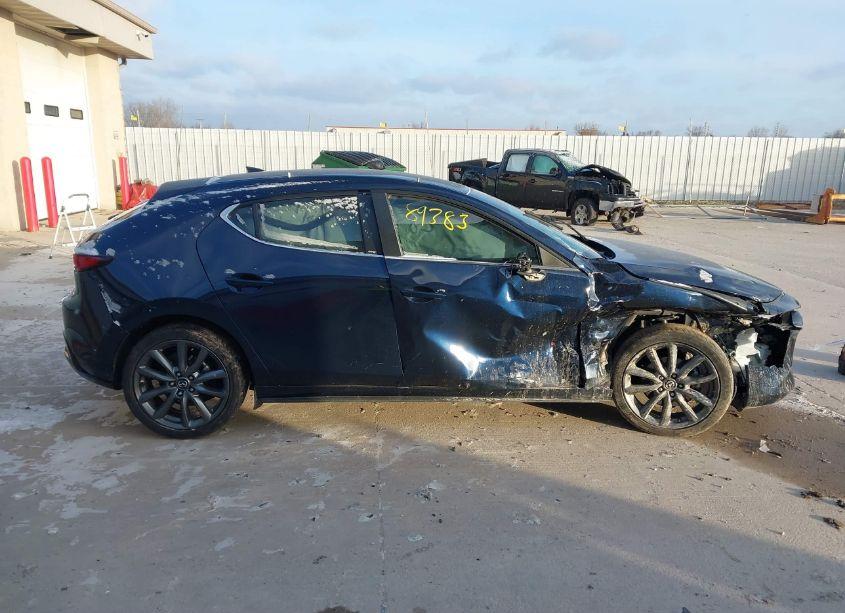 Photo 13 of 2019 Mazda Mazda3 PREFERRED PACKAGE (VIN JM1BPBMM9K1128831)