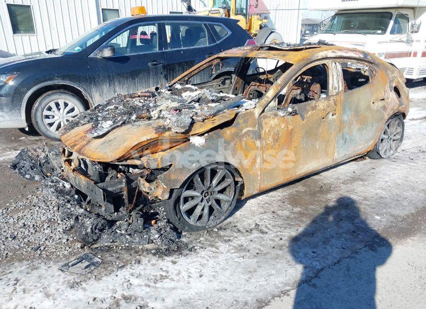 Photo 2 of 2020 Mazda Mazda3 HATCHBACK PREMIUM PACKAGE (VIN JM1BPBNMXL1172093)