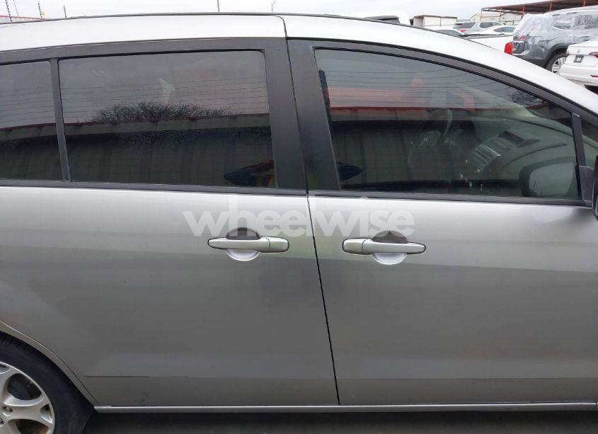 Photo 13 of 2010 Mazda Mazda5 SPORT (VIN JM1CR2W30A0384041)