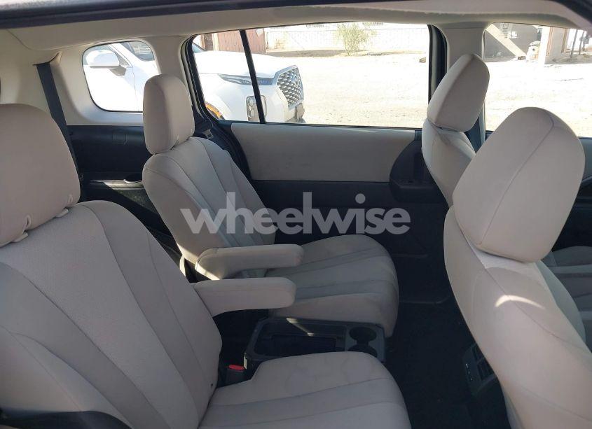 Photo 8 of 2013 Mazda Mazda5 SPORT (VIN JM1CW2BL4D0145725)