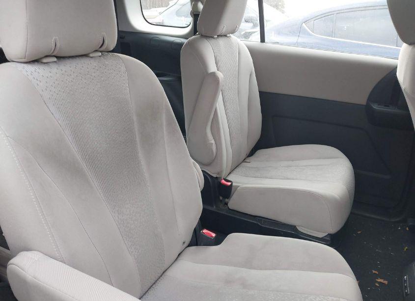 Photo 8 of 2012 Mazda Mazda5 SPORT (VIN JM1CW2BL8C0105307)