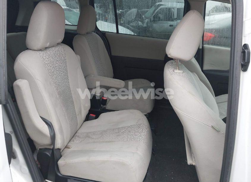 Photo 8 of 2012 Mazda Mazda5 TOURING (VIN JM1CW2CL8C0138418)