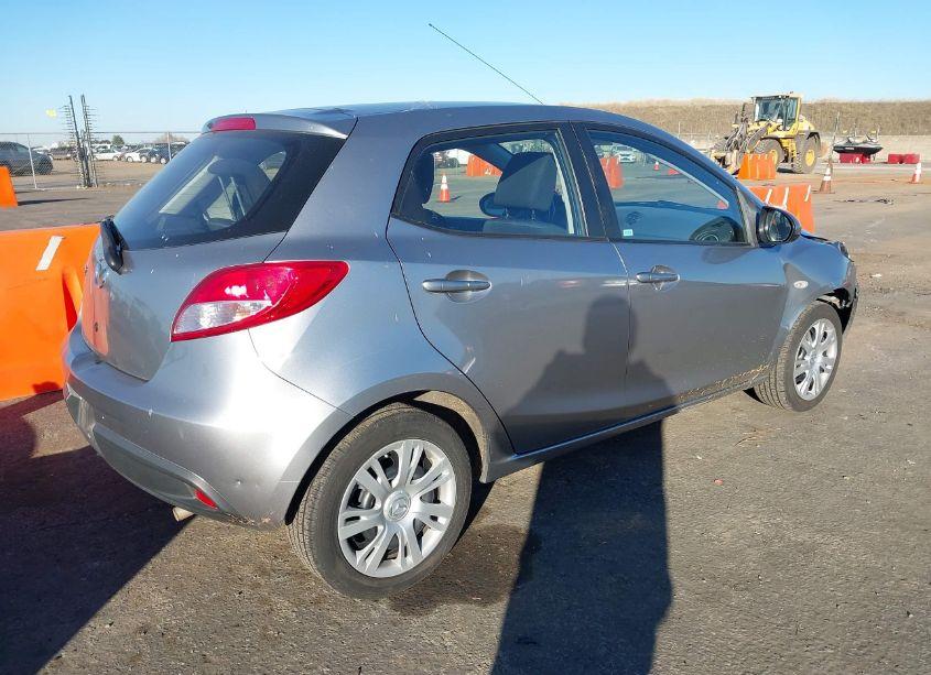 Photo 4 of 2011 Mazda Mazda2 SPORT (VIN JM1DE1HZ5B0130662)
