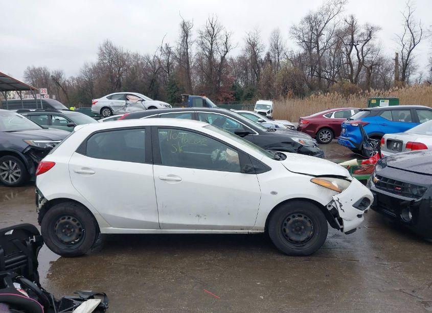 Photo 14 of 2014 Mazda Mazda2 SPORT (VIN JM1DE1KY0E0185430)