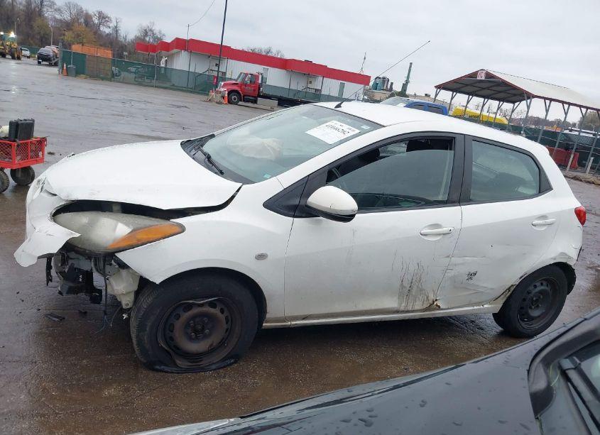 Photo 15 of 2014 Mazda Mazda2 SPORT (VIN JM1DE1KY0E0185430)