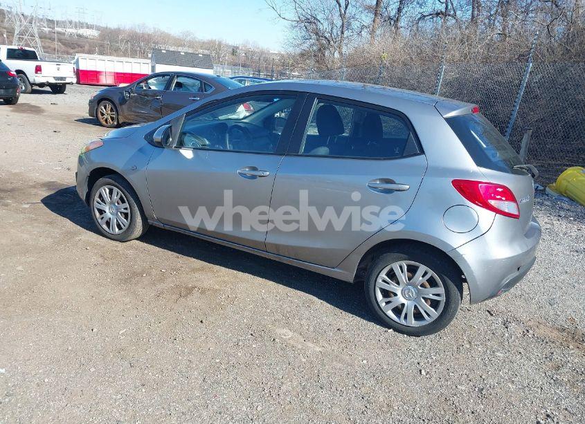 Photo 3 of 2014 Mazda Mazda2 SPORT (VIN JM1DE1KZ1E0182657)