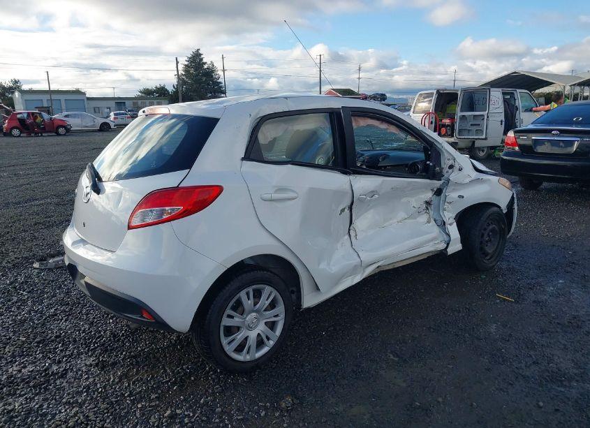 Photo 4 of 2014 Mazda Mazda2 SPORT (VIN JM1DE1KZ6E0172254)