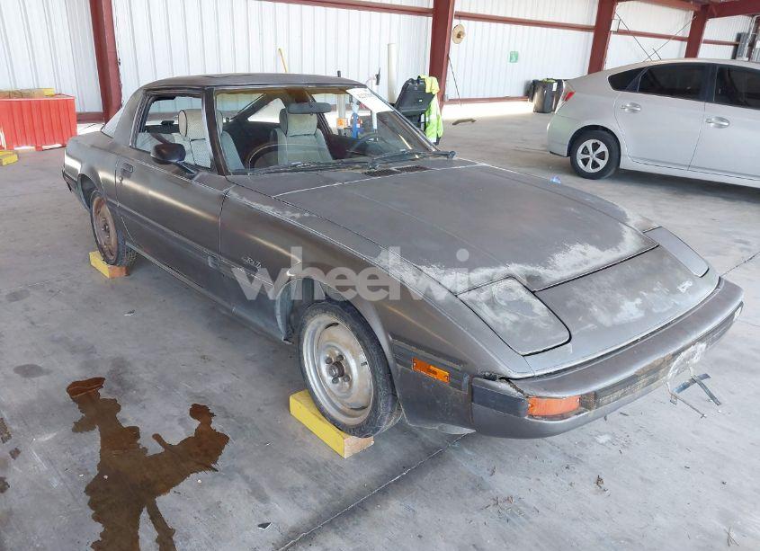 1981 Mazda Rx7 (VIN JM1FB331XB0526438) main photo