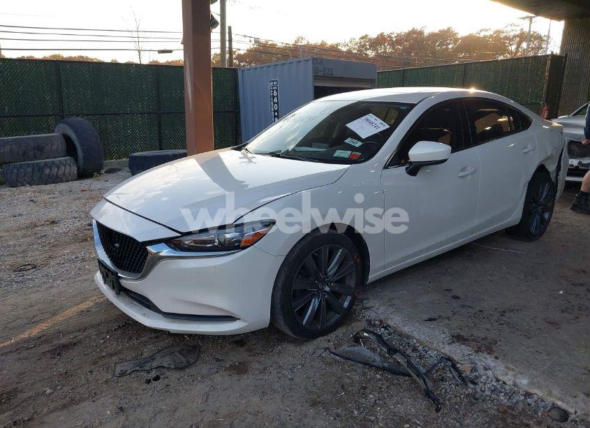Photo 2 of 2018 Mazda Mazda6 TOURING (VIN JM1GL1VM1J1325548)