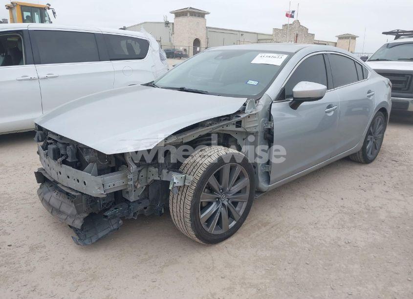 Photo 2 of 2018 Mazda Mazda6 TOURING (VIN JM1GL1VM4J1308002)