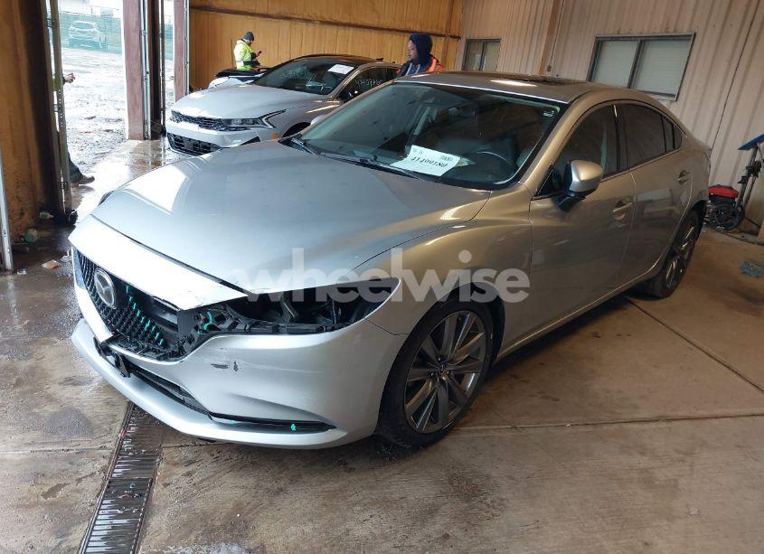 Photo 2 of 2018 Mazda Mazda6 TOURING (VIN JM1GL1VM7J1308463)