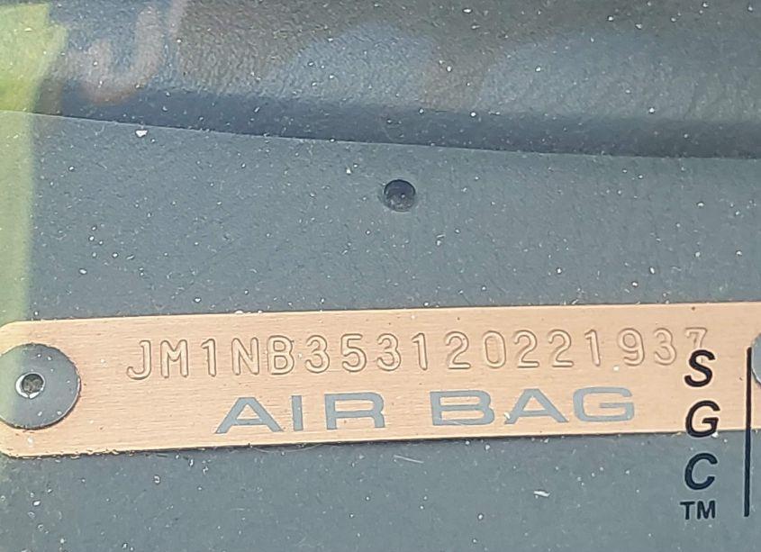 Photo 9 of 2002 Mazda Mx-5 MIATA CLOTH/LS/SE (VIN JM1NB353120221937)