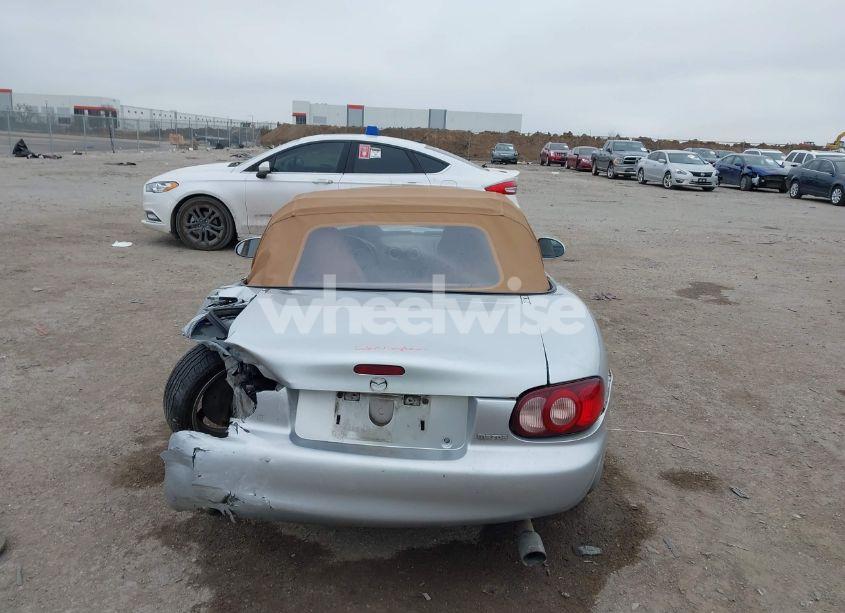 Photo 16 of 2002 Mazda Mx-5 MIATA CLOTH/LS/SE (VIN JM1NB353520233203)