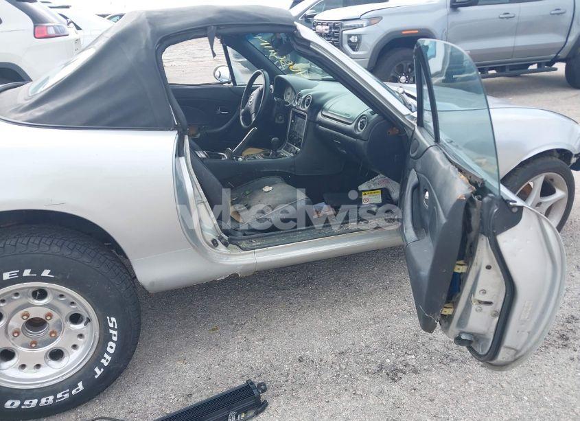 Photo 5 of 2004 Mazda Mx-5 MIATA LS (VIN JM1NB353940400519)