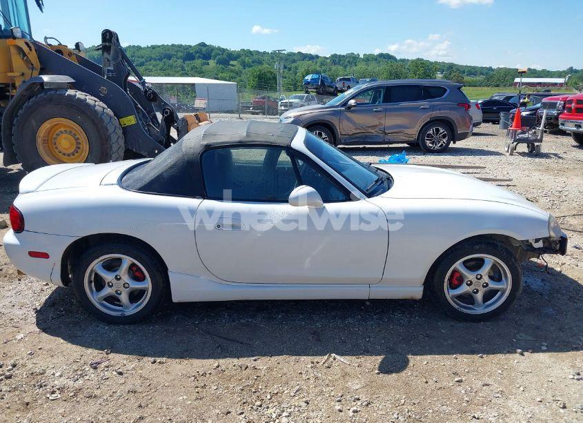 Photo 13 of 2002 Mazda Mx-5 MIATA CLOTH/LS/SE (VIN JM1NB353X20229356)