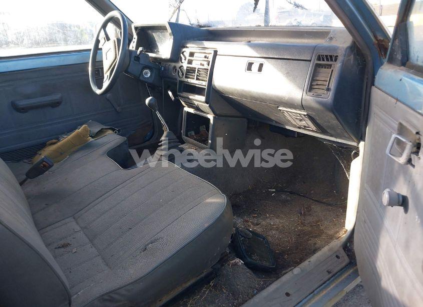 Photo 5 of 1987 Mazda B2000 (VIN JM2UF1110H0533504)