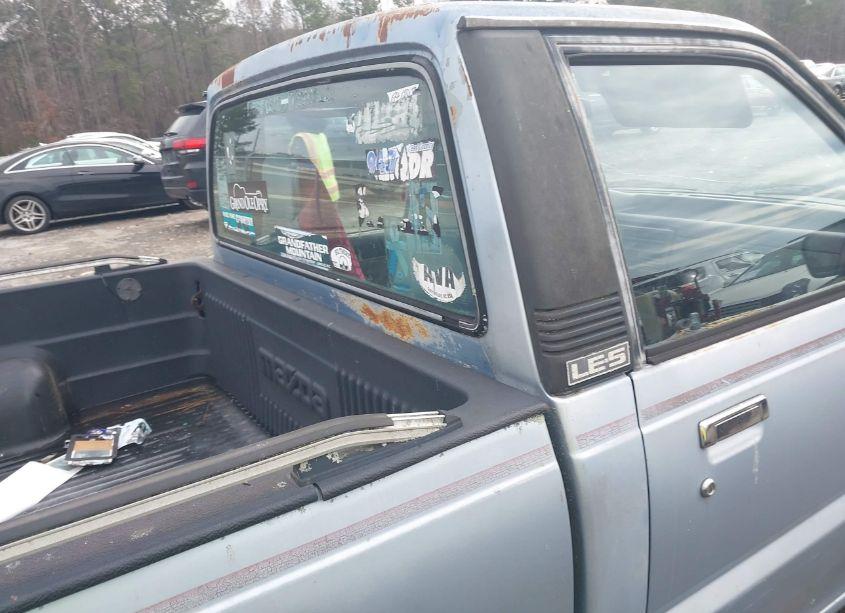 Photo 8 of 1990 Mazda B2200 SHORT BED (VIN JM2UF1136L0871984)