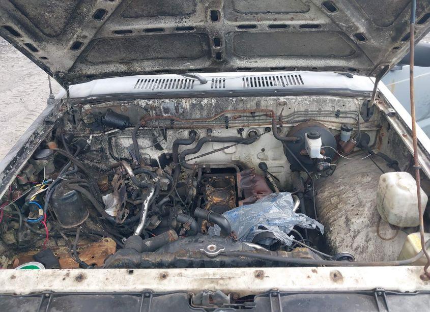 Photo 10 of 1987 Mazda B2000 LONG BED (VIN JM2UF2112H0580801)