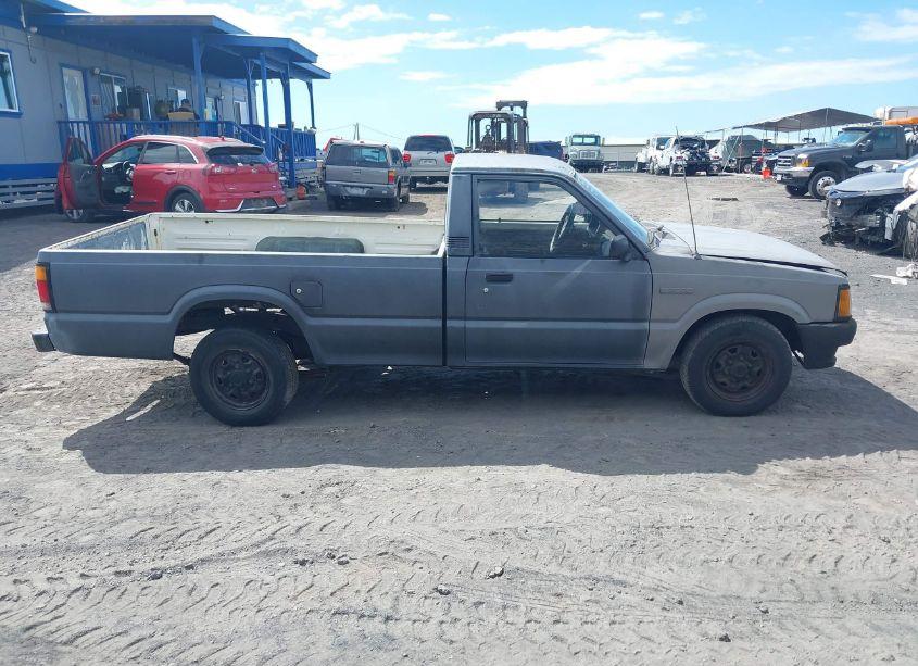 Photo 13 of 1987 Mazda B2000 LONG BED (VIN JM2UF2112H0580801)