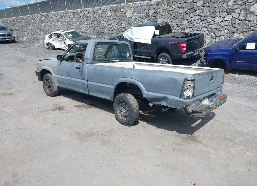 Photo 3 of 1987 Mazda B2000 LONG BED (VIN JM2UF2112H0580801)