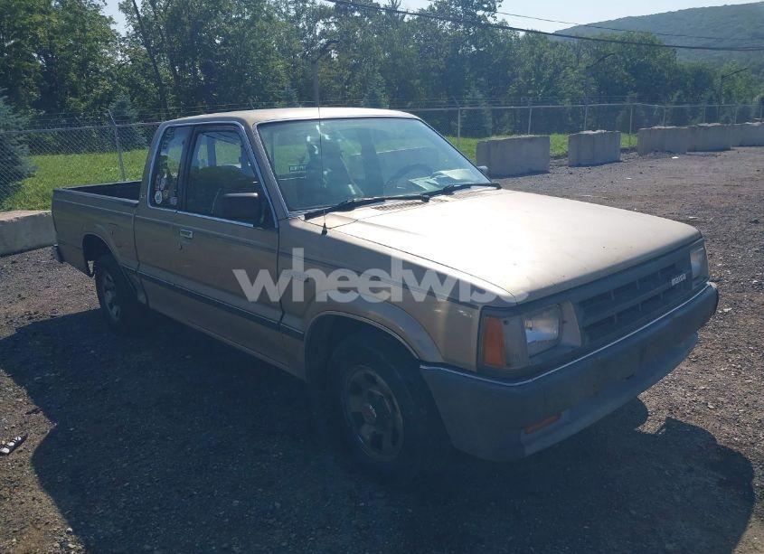 1987 Mazda B2000 CAB PLUS (VIN JM2UF3117H0527890) main photo
