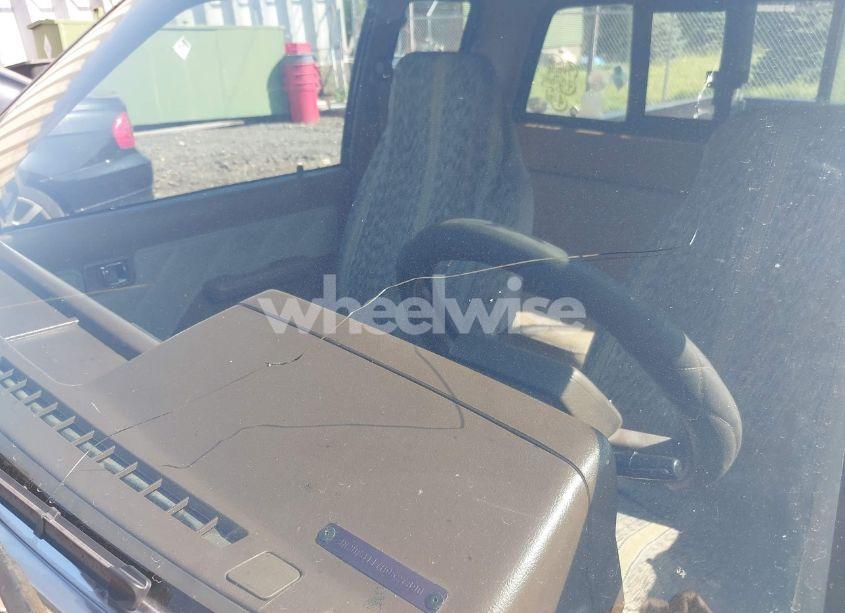 Photo 12 of 1987 Mazda B2000 CAB PLUS (VIN JM2UF3117H0527890)