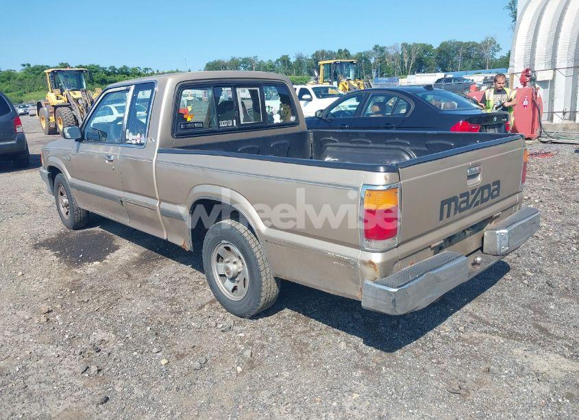 Photo 3 of 1987 Mazda B2000 CAB PLUS (VIN JM2UF3117H0527890)