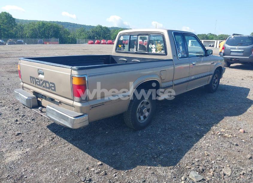 Photo 4 of 1987 Mazda B2000 CAB PLUS (VIN JM2UF3117H0527890)