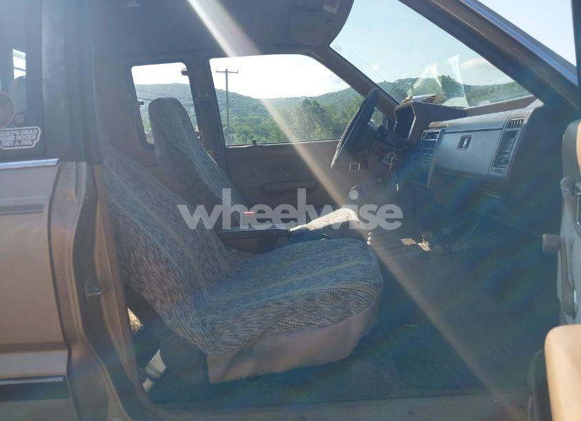 Photo 5 of 1987 Mazda B2000 CAB PLUS (VIN JM2UF3117H0527890)