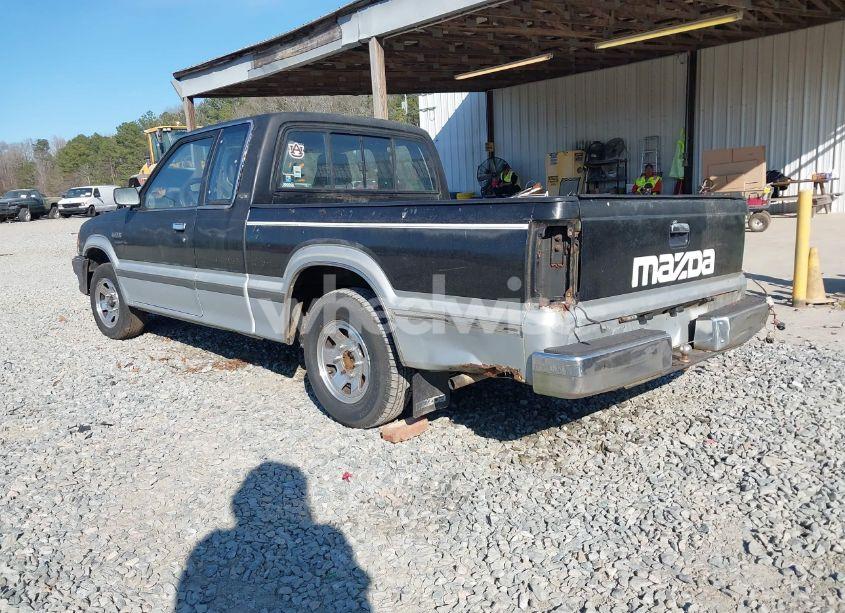 Photo 3 of 1987 Mazda B2000 CAB PLUS (VIN JM2UF311XH0511246)