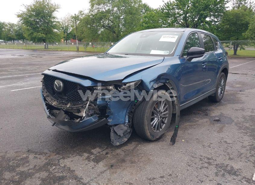 Photo 2 of 2020 Mazda Cx-5 TOURING (VIN JM3KFACM1L0726165)