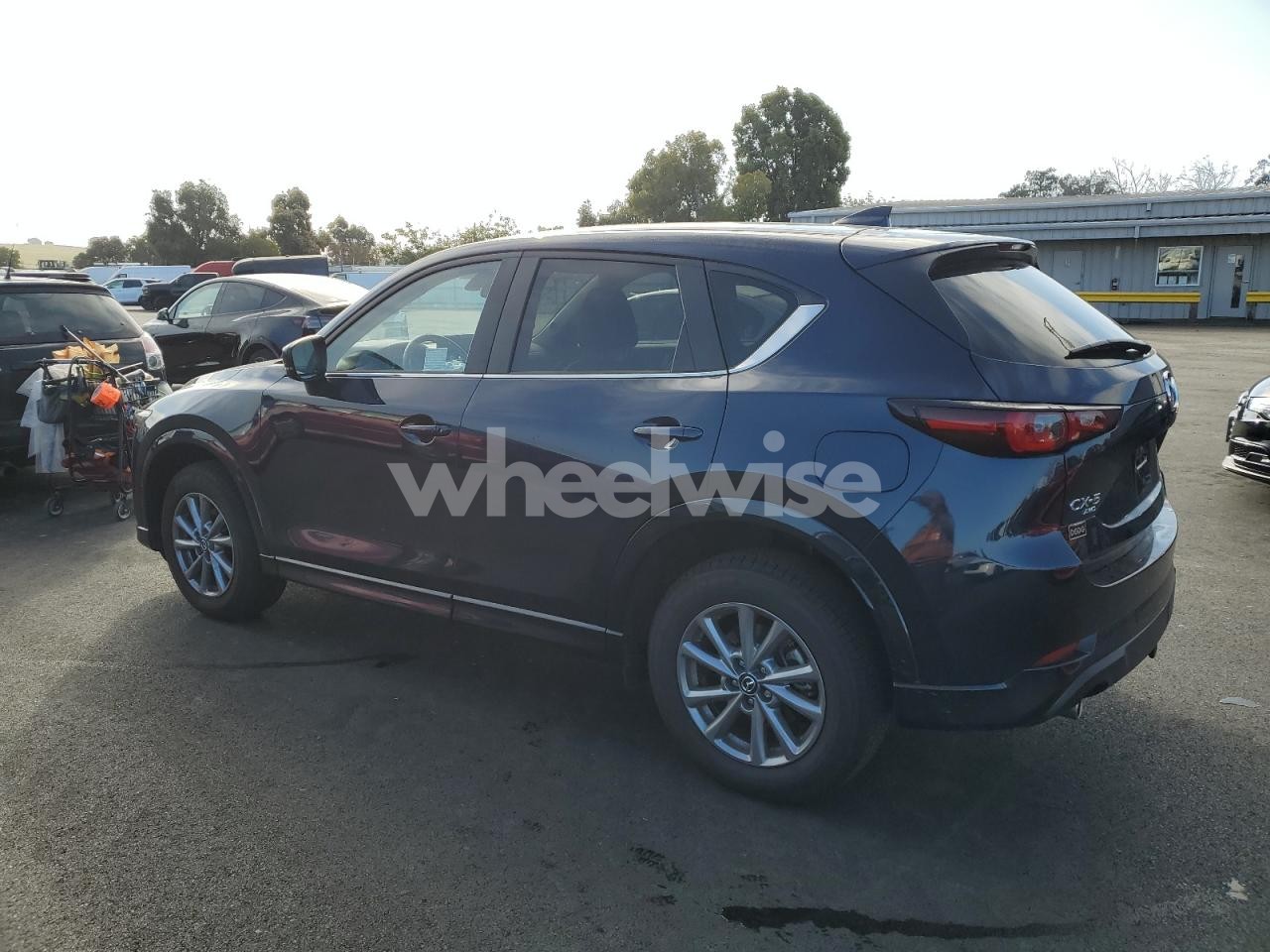 Photo 2 of 2025 MAZDA CX-5 SELECT (VIN JM3KFBBL5S0572685)