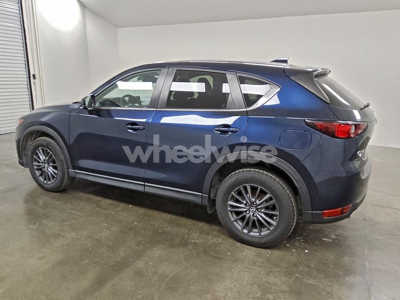 Photo 2 of 2020 MAZDA CX-5 TOURING (VIN JM3KFBCM1L0835523)