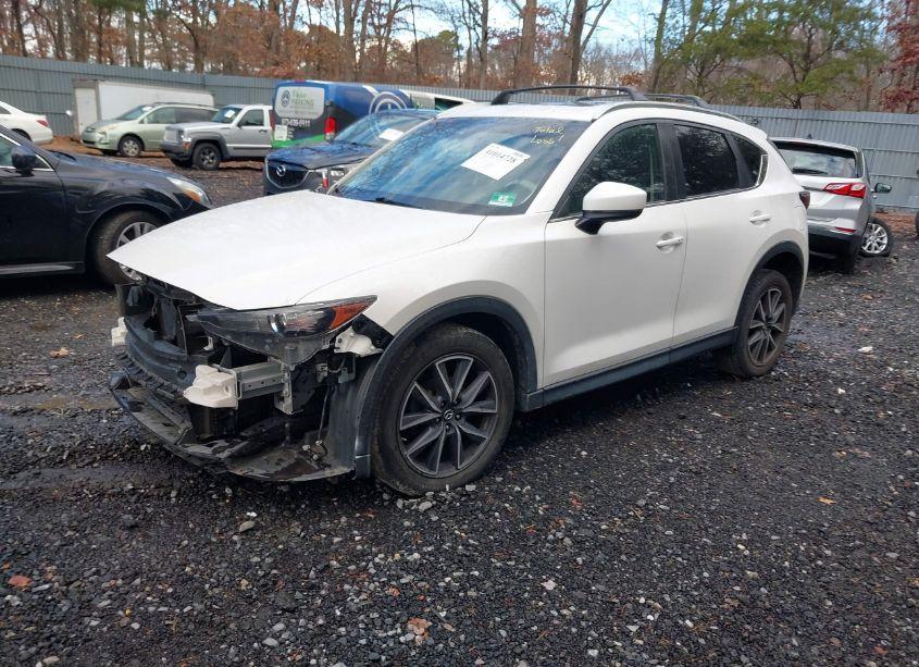 Photo 2 of 2018 Mazda Cx-5 TOURING (VIN JM3KFBCM2J0475353)