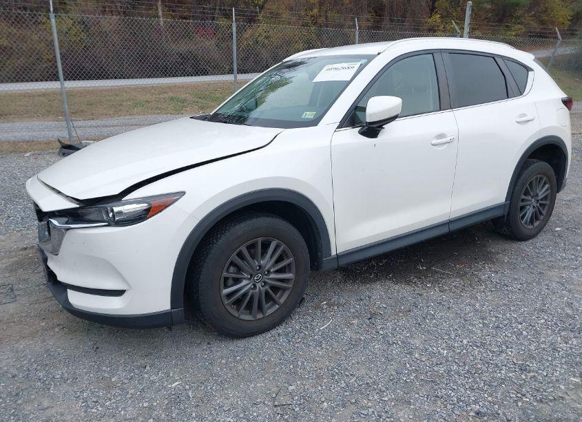 Photo 2 of 2020 Mazda Cx-5 TOURING (VIN JM3KFBCM3L0798975)