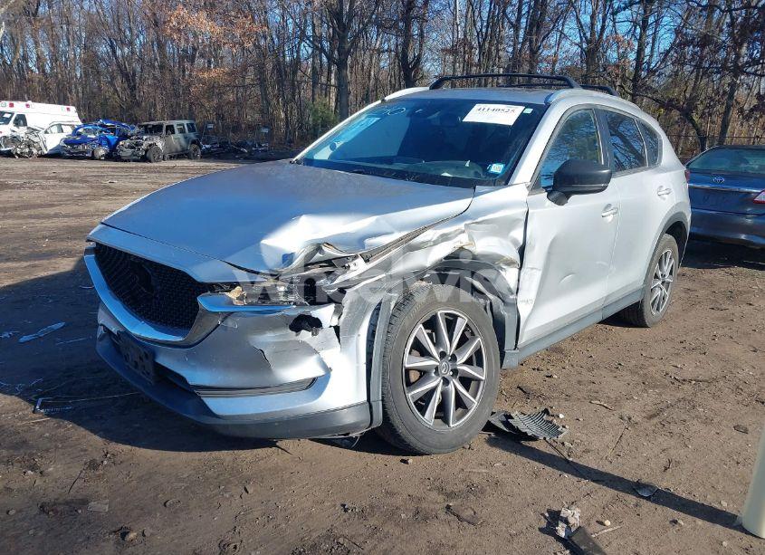 Photo 2 of 2018 Mazda Cx-5 TOURING (VIN JM3KFBCM5J0355997)