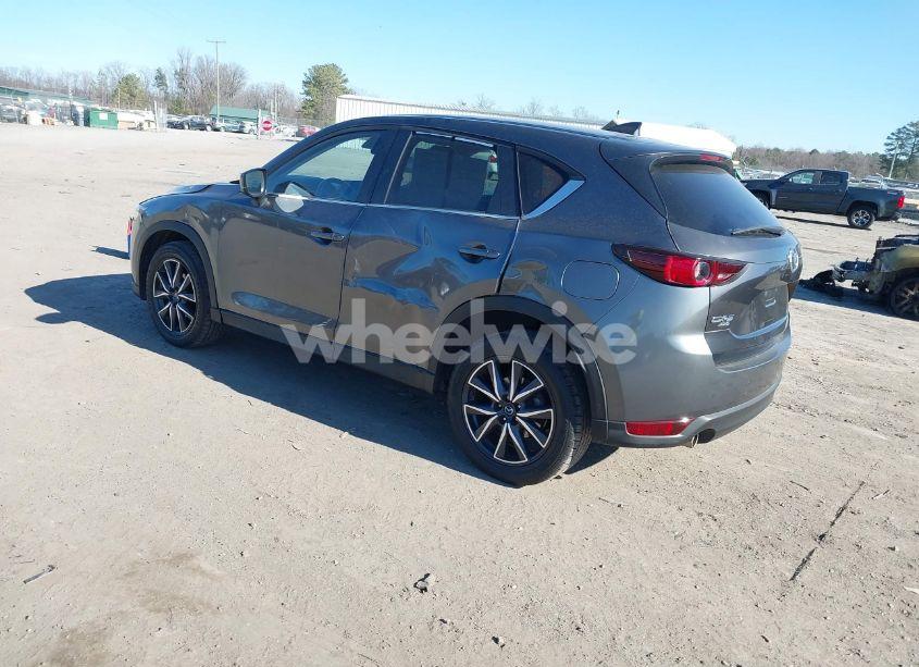Photo 3 of 2018 Mazda Cx-5 TOURING (VIN JM3KFBCM7J0357881)