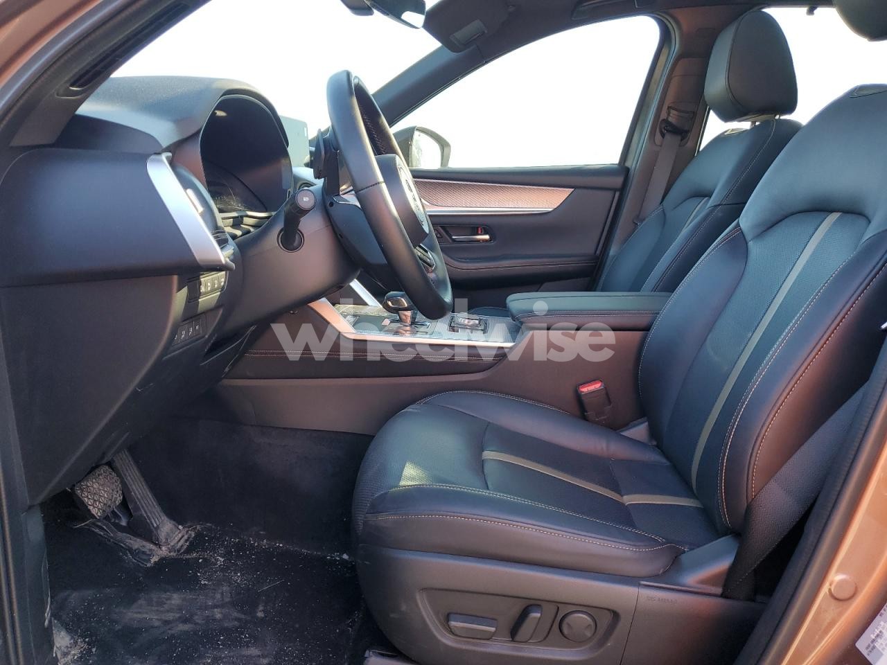 Photo 7 of 2025 MAZDA CX-70 PREMIUM (VIN JM3KJDHC9S1112635)