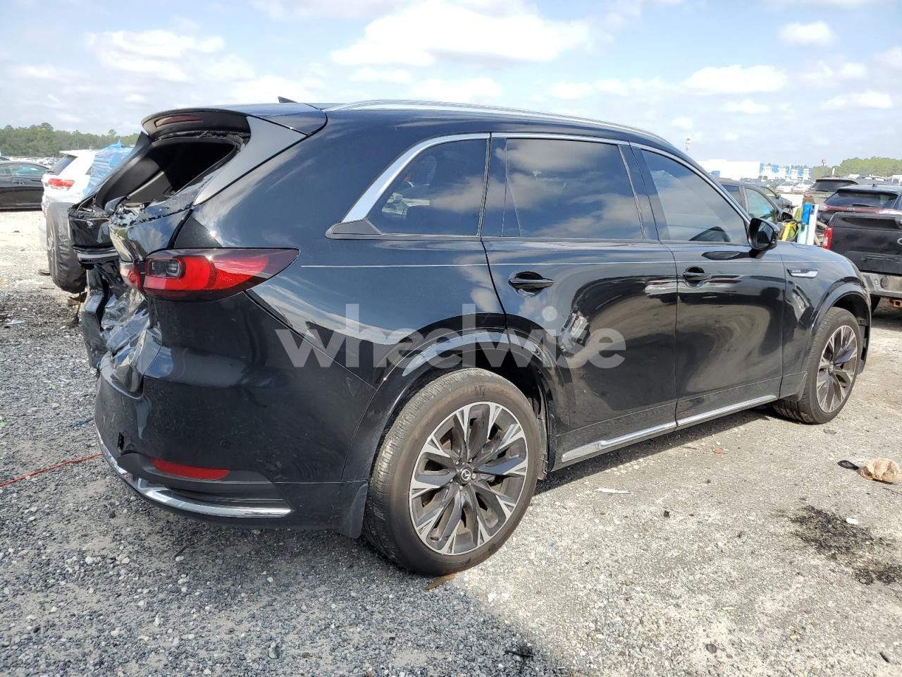 Photo 3 of 2024 MAZDA CX-90 PREMIUM (VIN JM3KKDHC2R1146004)