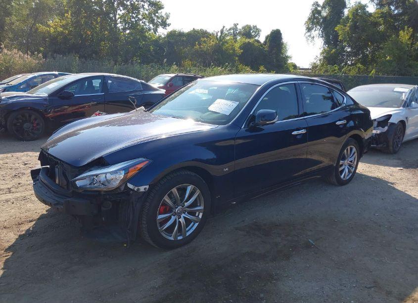Photo 2 of 2015 Infiniti Q70 5.6X (VIN JN1AY1ARXFM160066)