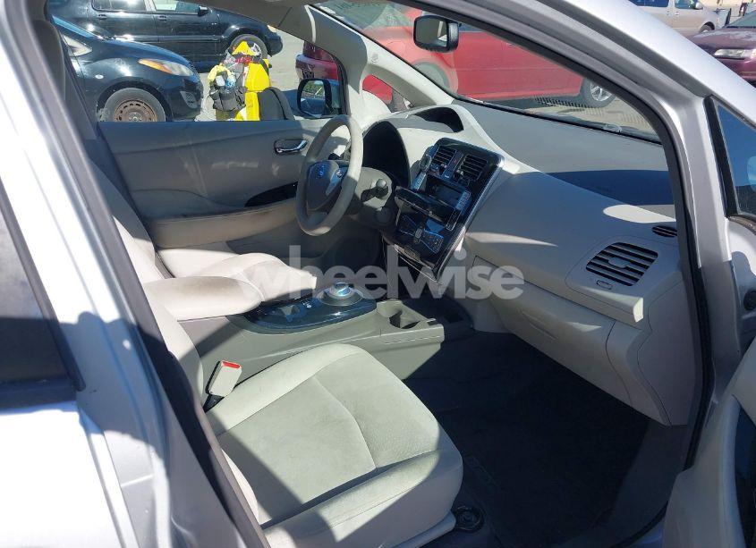 Photo 5 of 2011 Nissan Leaf SL (VIN JN1AZ0CP9BT000778)